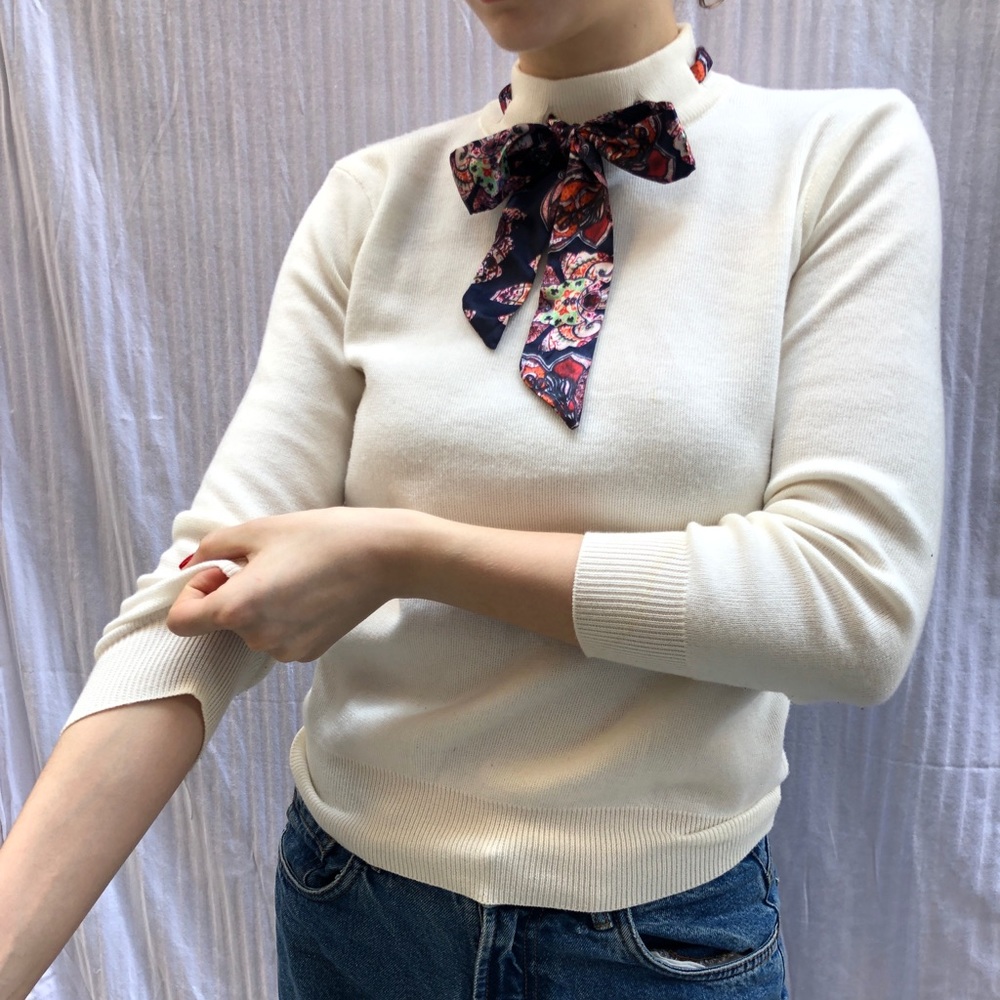 Very elegant sweater-blouse with satin tie 💙🌙
